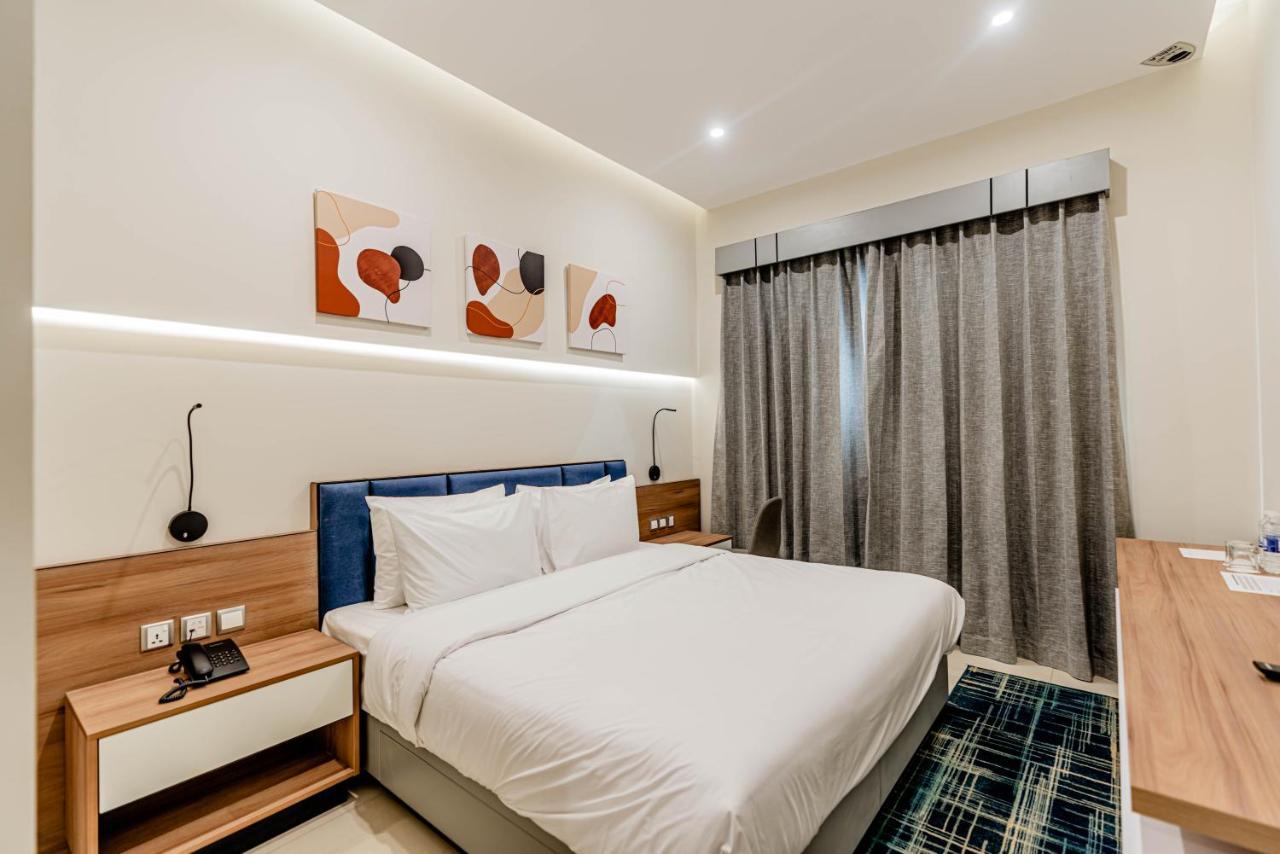 דובאי Resivation Hotel מראה חיצוני תמונה